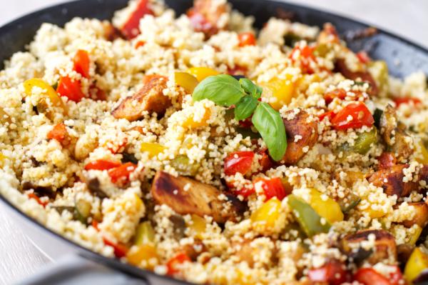 pollo con cuscus y aceite de argán